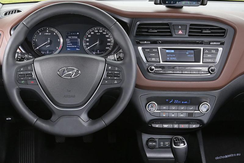Rámeček 2DIN rádia Hyundai i20 II. (15-18)