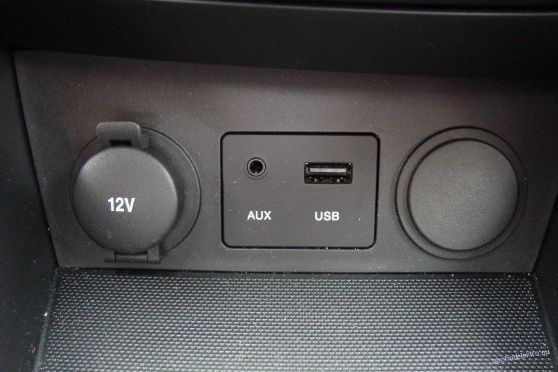 USB+JACK konektor Kia