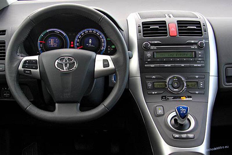 Instal.sada 2DIN rádia TOYOTA Auris I. (07-12) TOYOTA Verso (06-13) černá barva