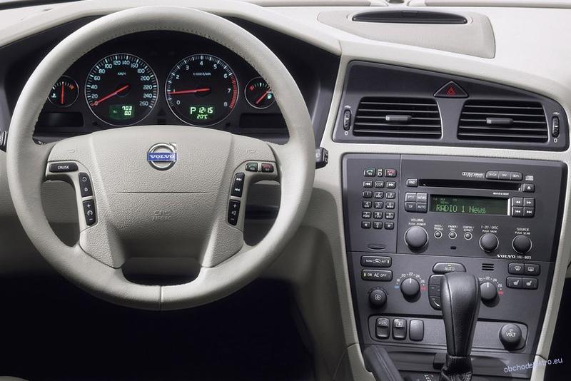 Adaptér pro ovládání na volantu VOLVO C60 / V70 / XC70