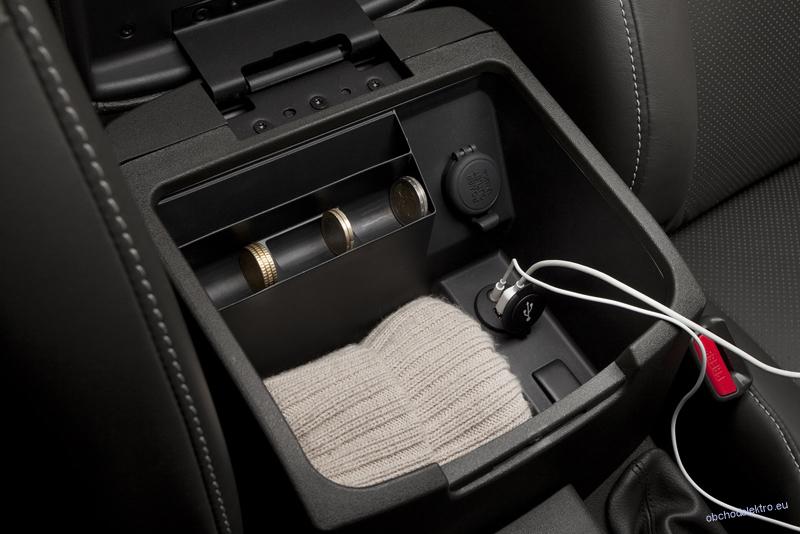 USB+JACK konektor Nissan