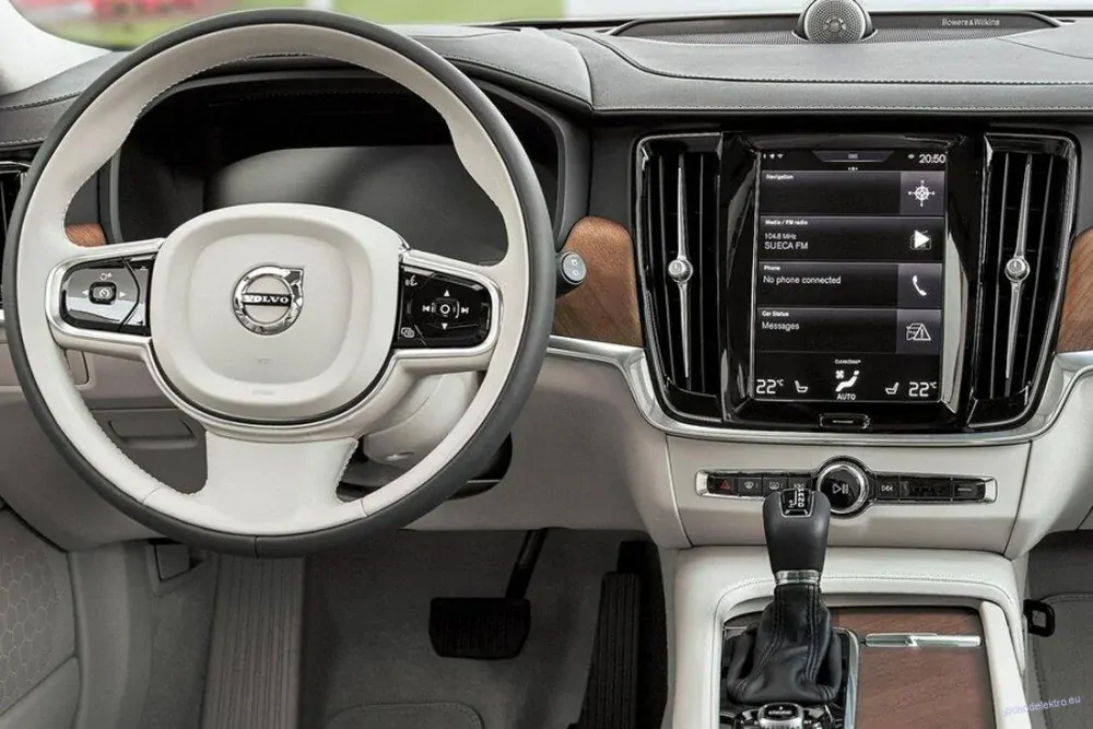 Adaptér pro parkovací kameru VOLVO (2016-2018) s OEM navigací a 9" vertikálním monitorem